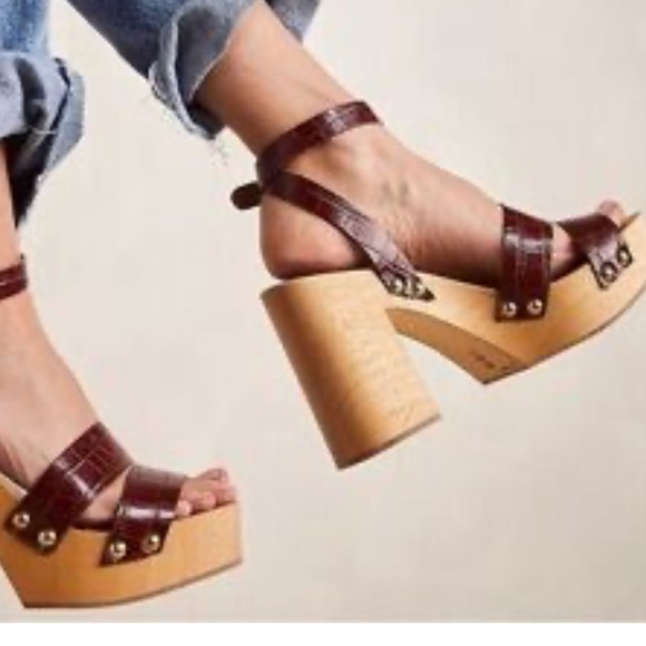 Free People Shoes - Free People Brown Strappy Sandals